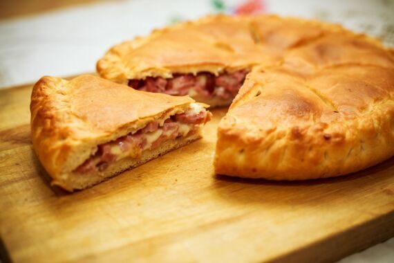 Пирог с моцареллой и ветчиной Пирог с моцареллой и ветчиной