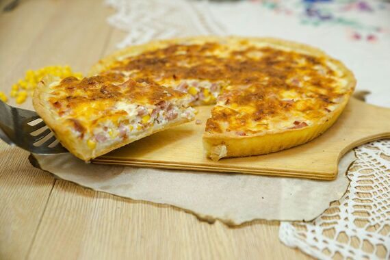 Киш с ветчиной и кукурузой Киш с ветчиной и кукурузой